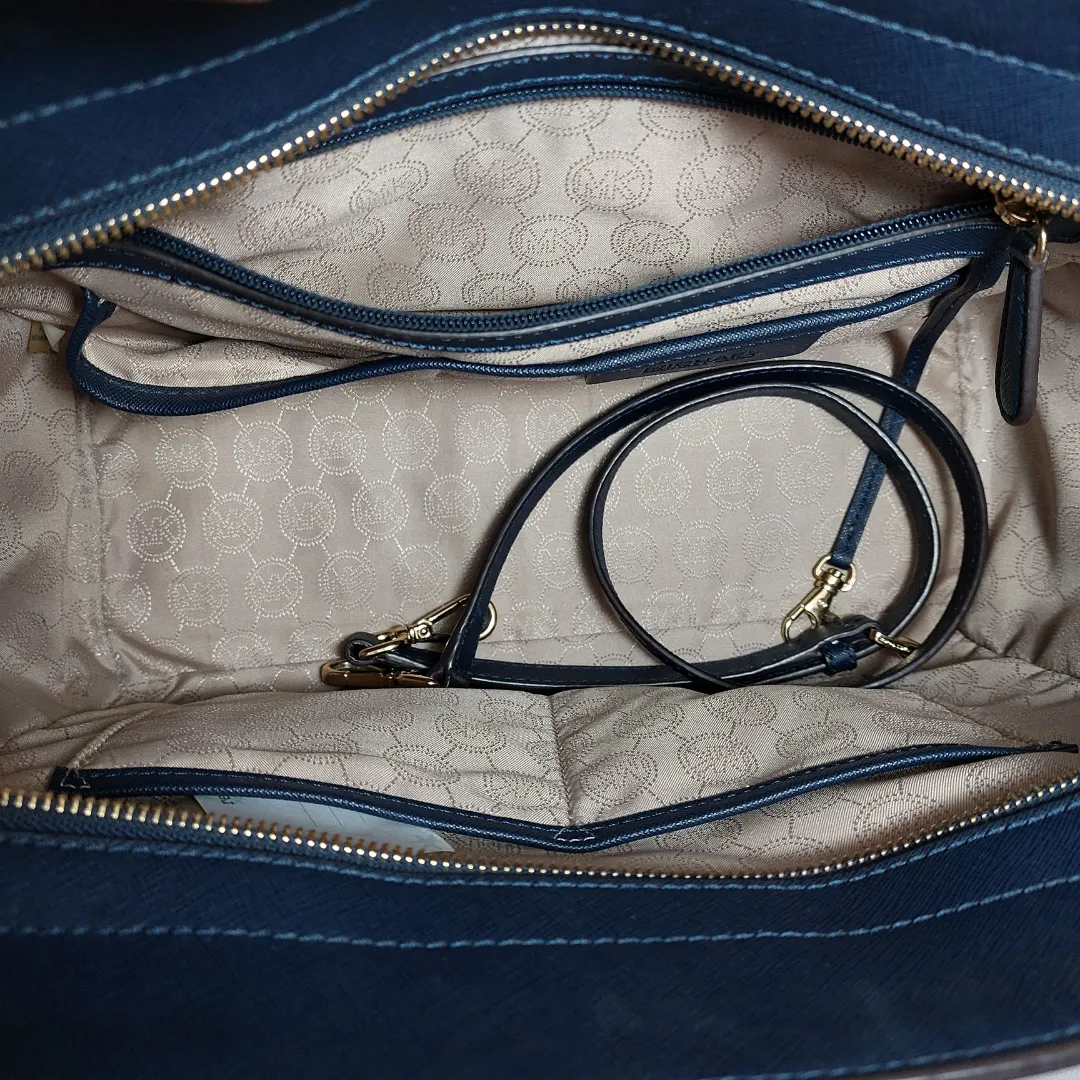 Michael Kors Navy Leather Large Selma Satchel | Gently Used |